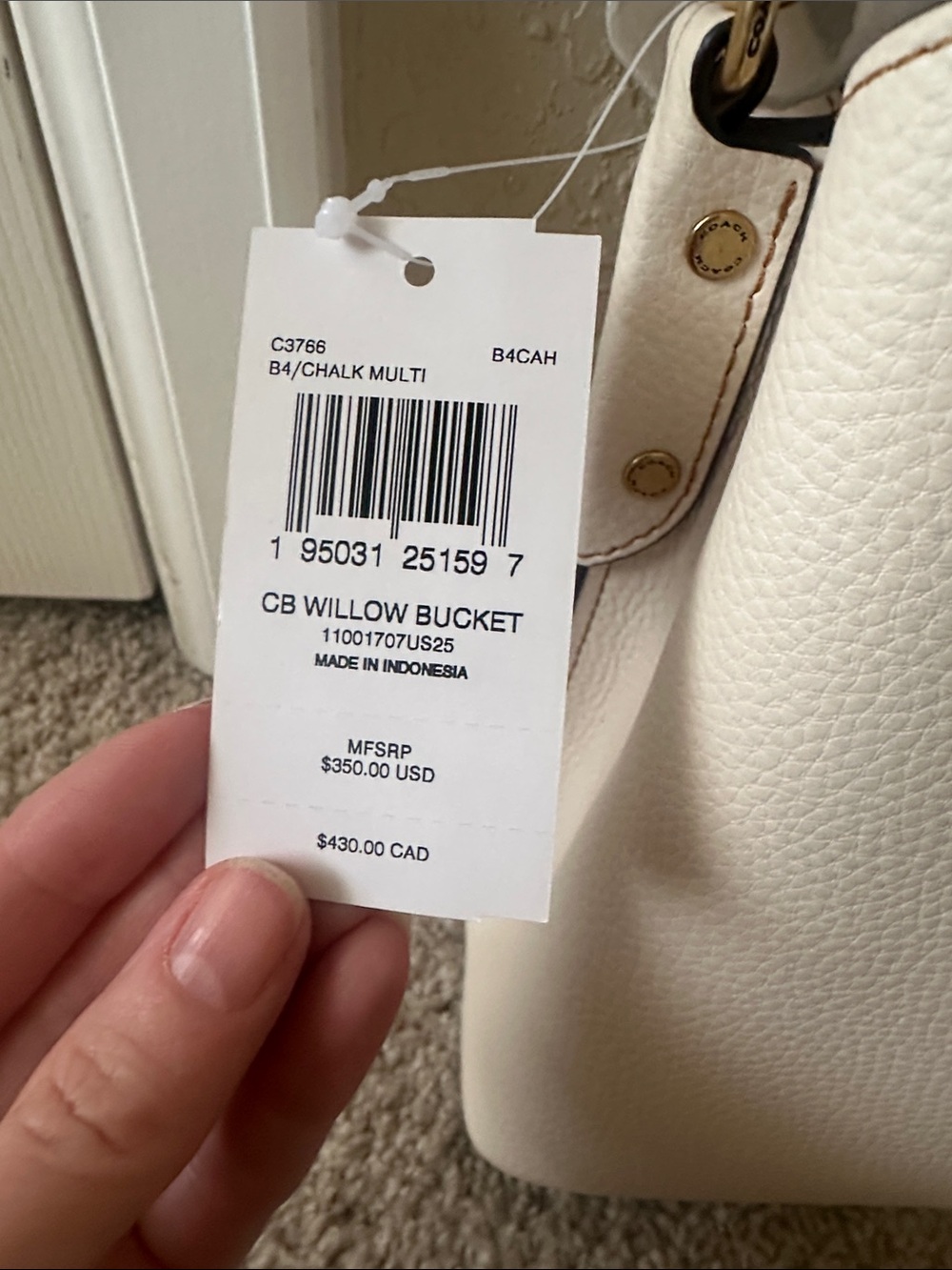 NWT Willow Bucket Bag in the color Chalk! - Picture 2 of 9